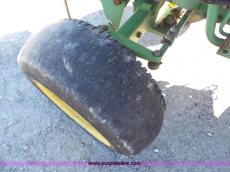 image for item AO9919 1995 John Deere 870 tractor