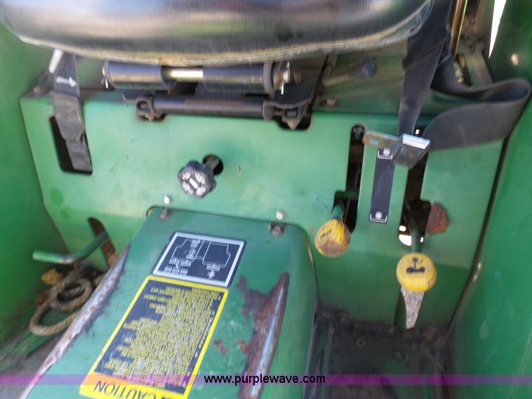 image for item AO9919 1995 John Deere 870 tractor