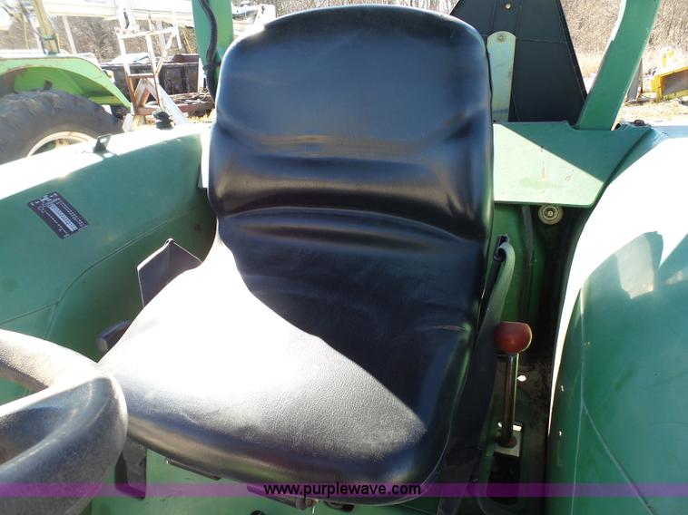 image for item AO9919 1995 John Deere 870 tractor