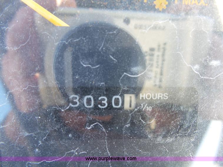 image for item AO9919 1995 John Deere 870 tractor