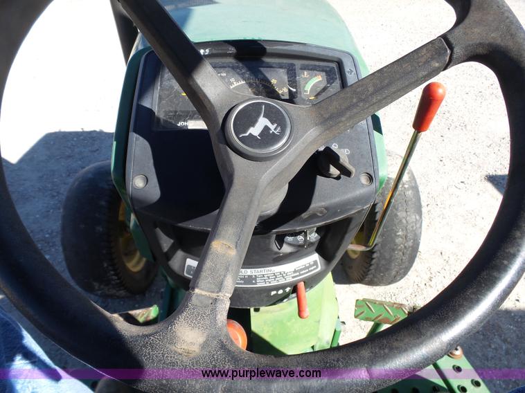 image for item AO9919 1995 John Deere 870 tractor