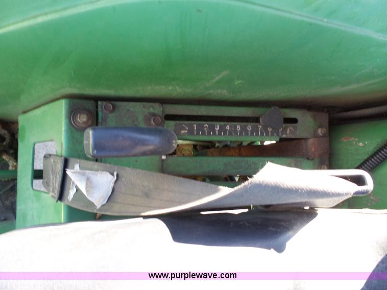 image for item AO9919 1995 John Deere 870 tractor