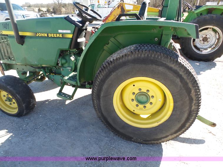 image for item AO9919 1995 John Deere 870 tractor