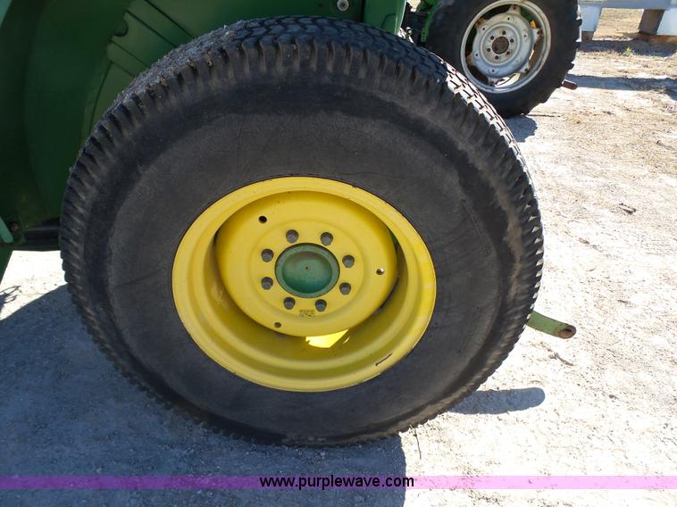 image for item AO9919 1995 John Deere 870 tractor