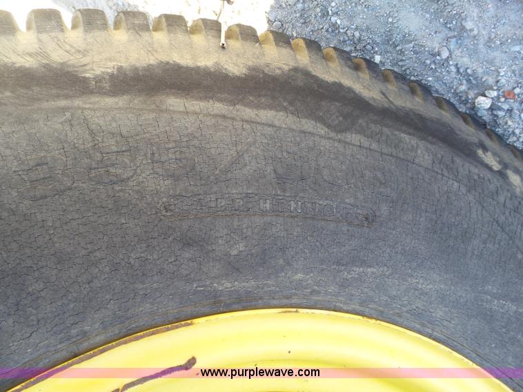 image for item AO9919 1995 John Deere 870 tractor