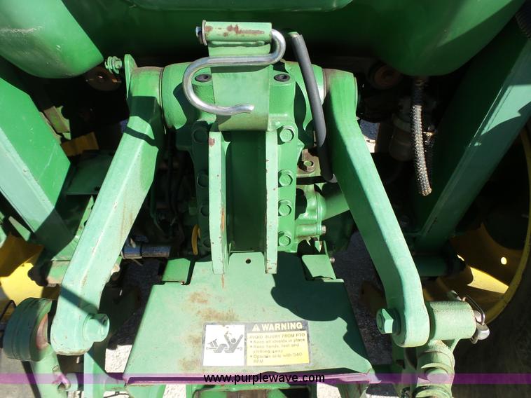 image for item AO9919 1995 John Deere 870 tractor