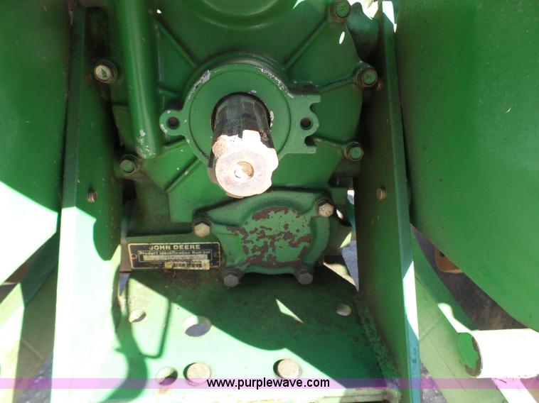 image for item AO9919 1995 John Deere 870 tractor
