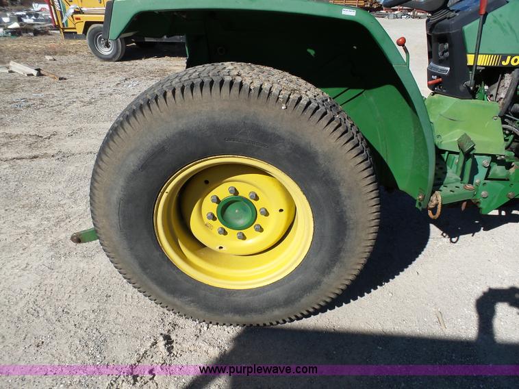 image for item AO9919 1995 John Deere 870 tractor