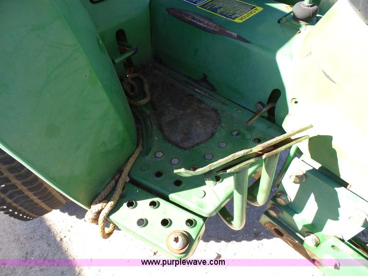 image for item AO9919 1995 John Deere 870 tractor