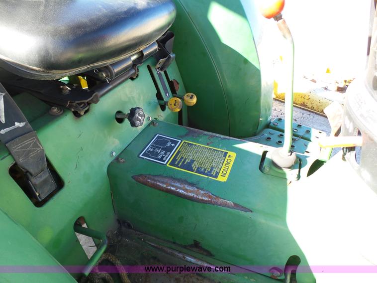 image for item AO9919 1995 John Deere 870 tractor