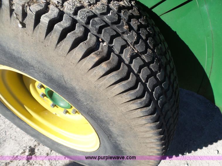 image for item AO9919 1995 John Deere 870 tractor