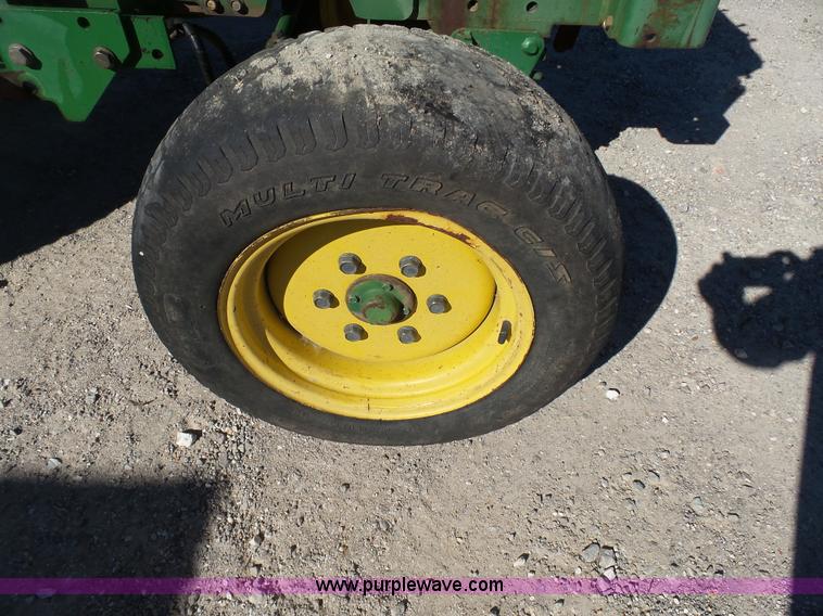 image for item AO9919 1995 John Deere 870 tractor