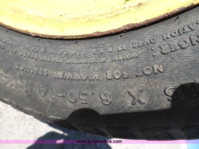 image for item AO9919 1995 John Deere 870 tractor