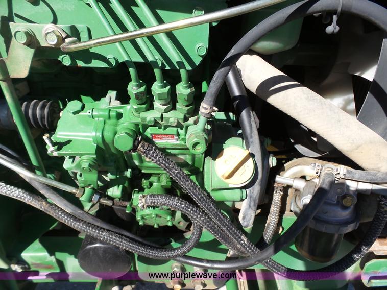 image for item AO9919 1995 John Deere 870 tractor