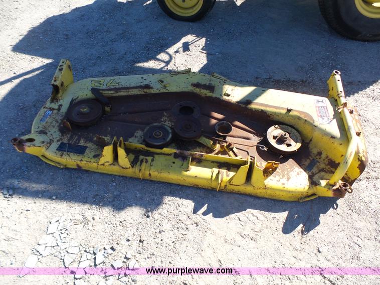 image for item AO9919 1995 John Deere 870 tractor