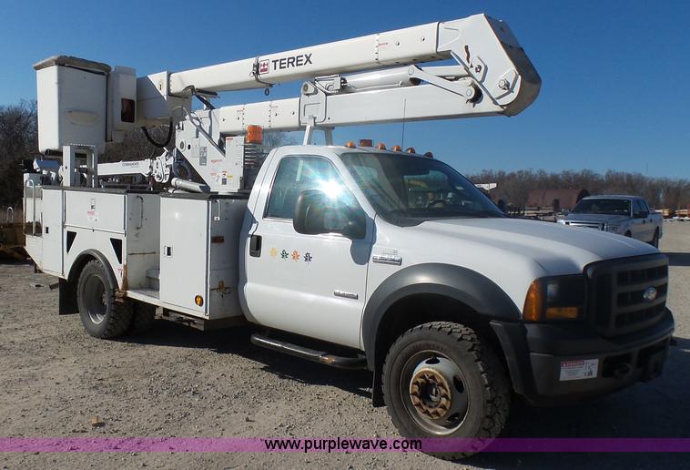 image for item AO9922 2006 Ford F550 bucket truck