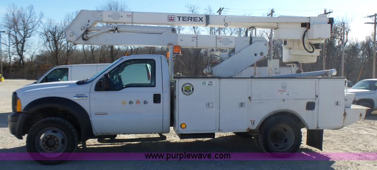 image for item AO9922 2006 Ford F550 bucket truck