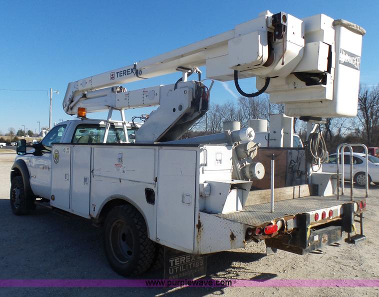 image for item AO9922 2006 Ford F550 bucket truck