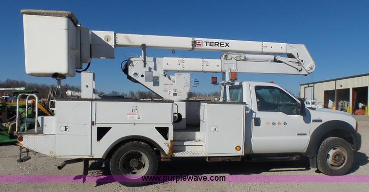 image for item AO9922 2006 Ford F550 bucket truck