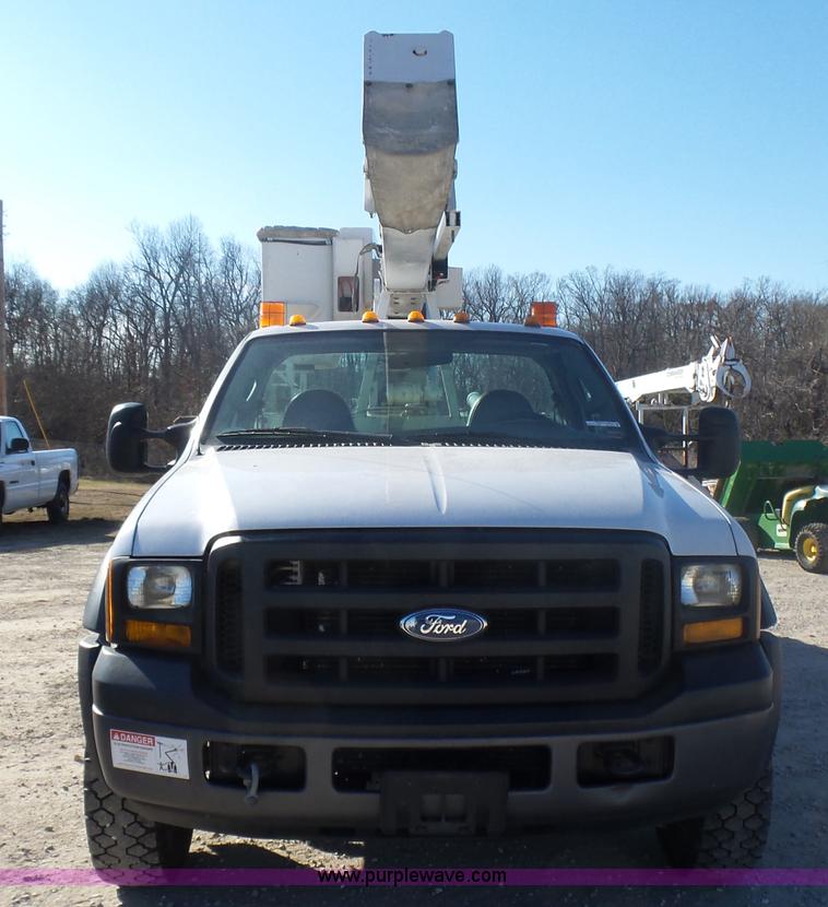 image for item AO9922 2006 Ford F550 bucket truck