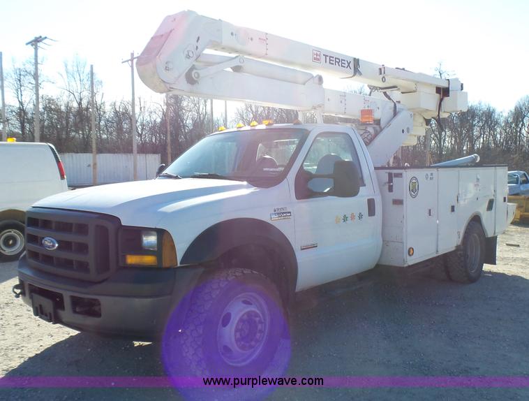 image for item AO9922 2006 Ford F550 bucket truck