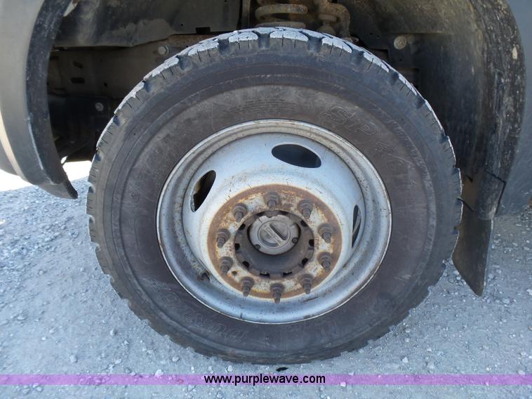 image for item AO9922 2006 Ford F550 bucket truck