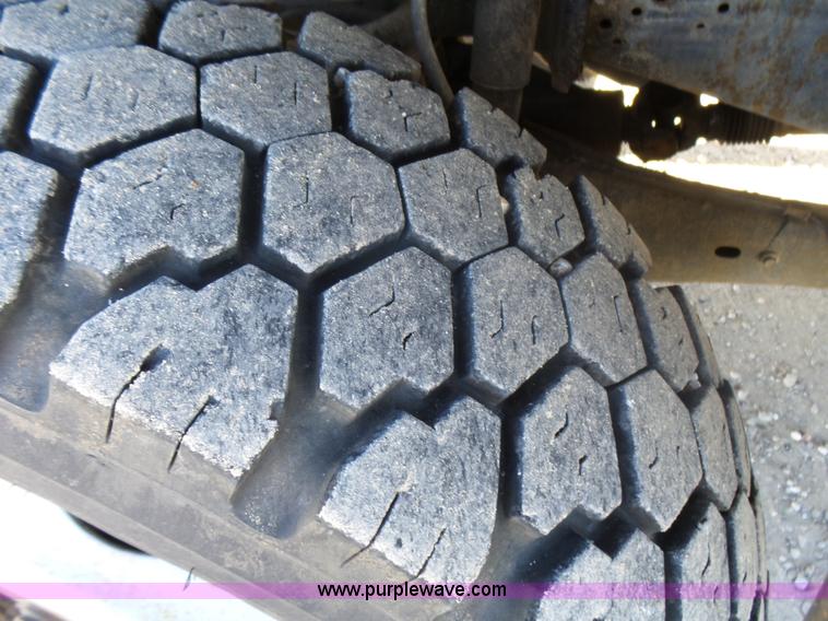 image for item AO9922 2006 Ford F550 bucket truck