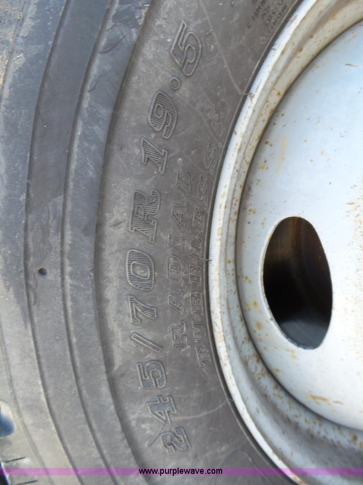 image for item AO9922 2006 Ford F550 bucket truck