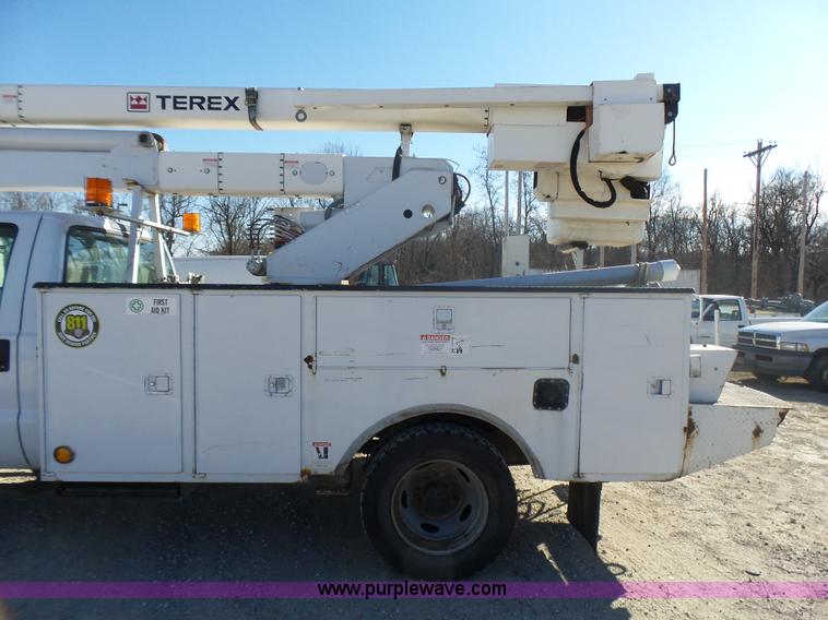 image for item AO9922 2006 Ford F550 bucket truck