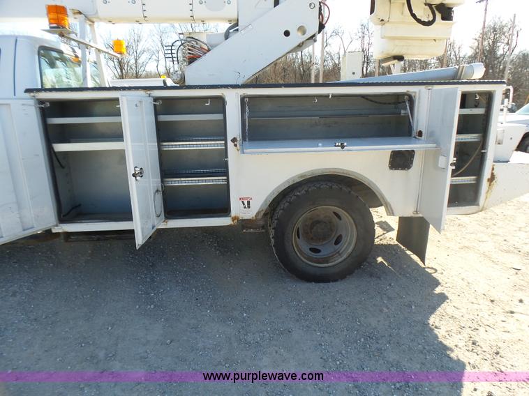 image for item AO9922 2006 Ford F550 bucket truck