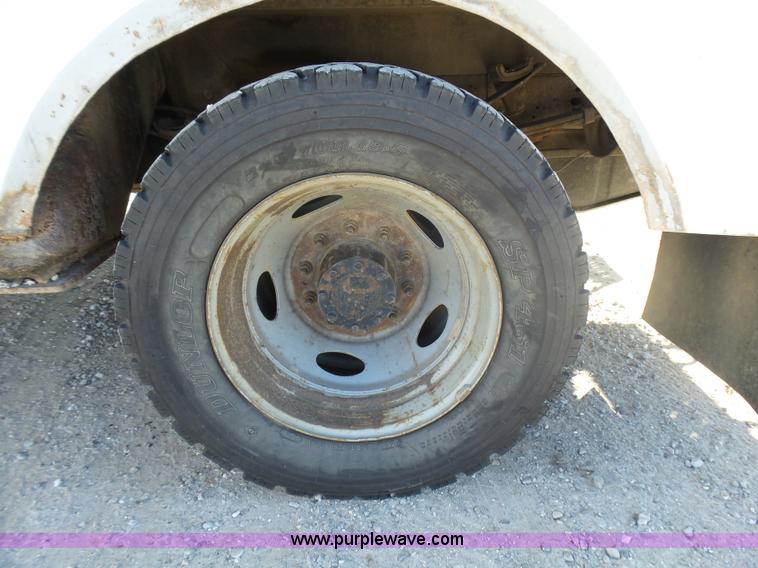 image for item AO9922 2006 Ford F550 bucket truck