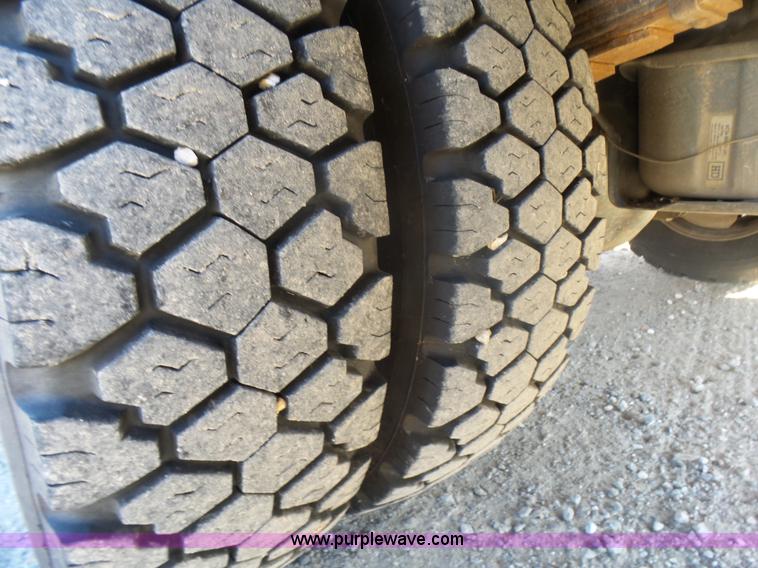 image for item AO9922 2006 Ford F550 bucket truck