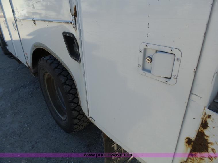 image for item AO9922 2006 Ford F550 bucket truck