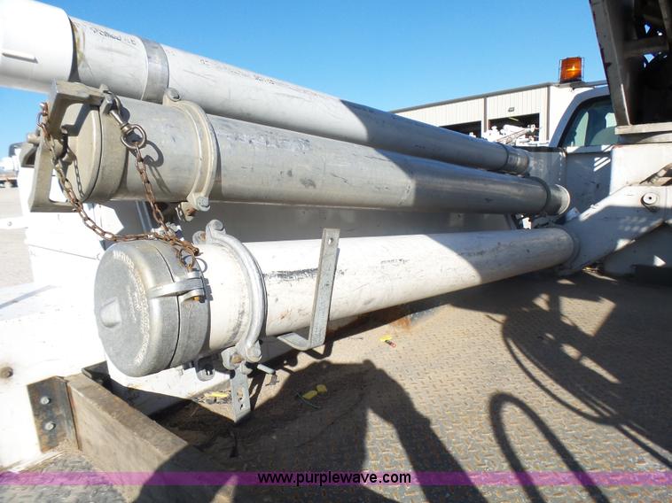 image for item AO9922 2006 Ford F550 bucket truck