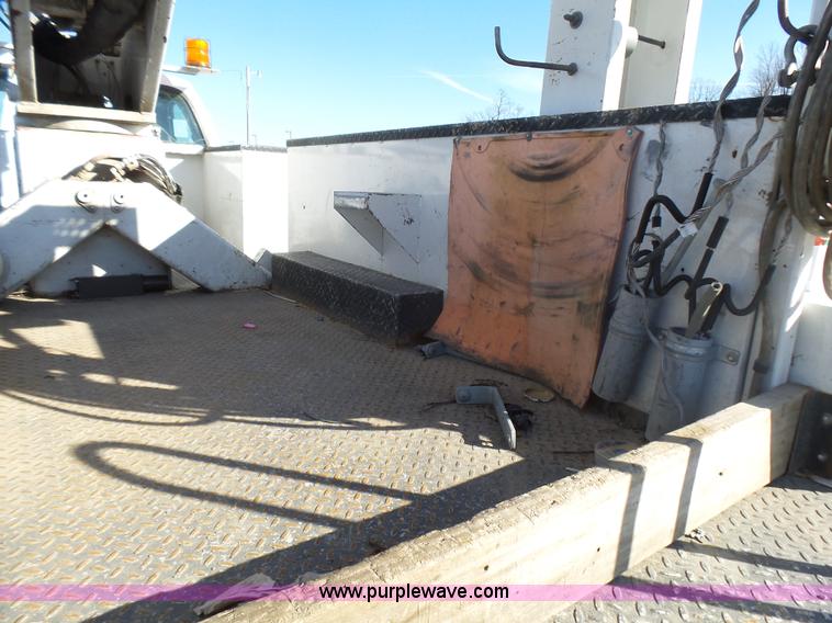 image for item AO9922 2006 Ford F550 bucket truck