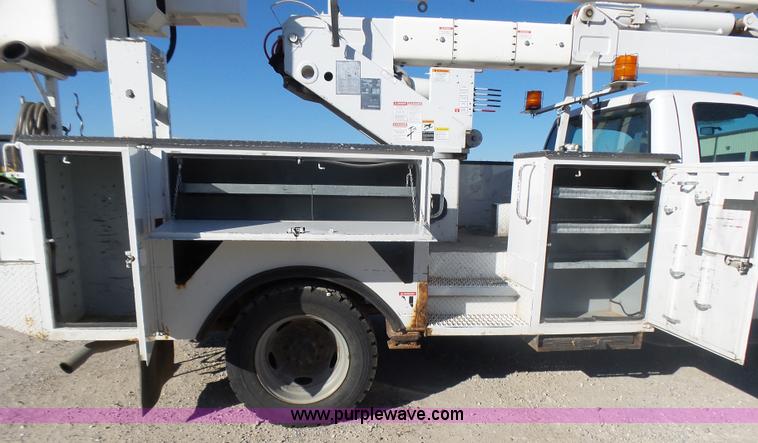 image for item AO9922 2006 Ford F550 bucket truck