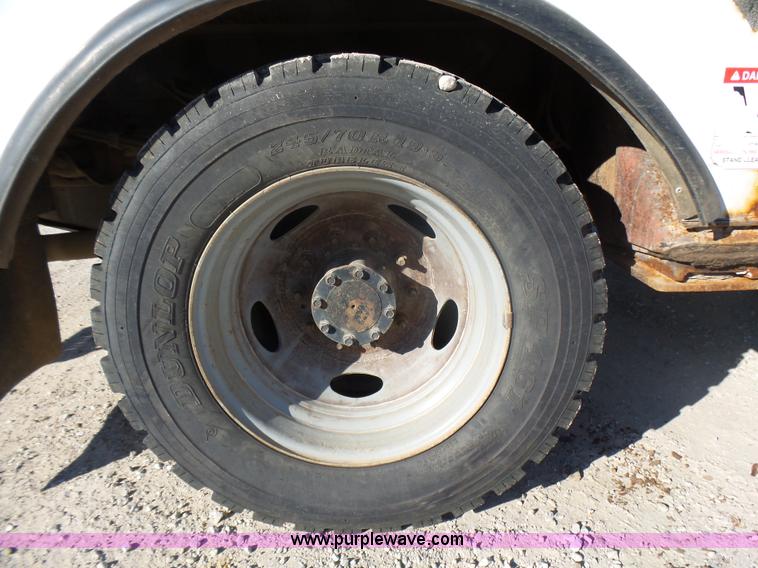 image for item AO9922 2006 Ford F550 bucket truck