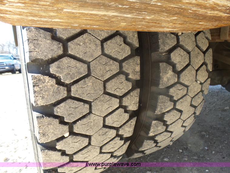 image for item AO9922 2006 Ford F550 bucket truck