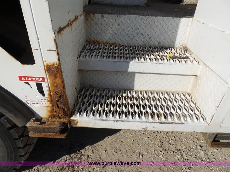 image for item AO9922 2006 Ford F550 bucket truck