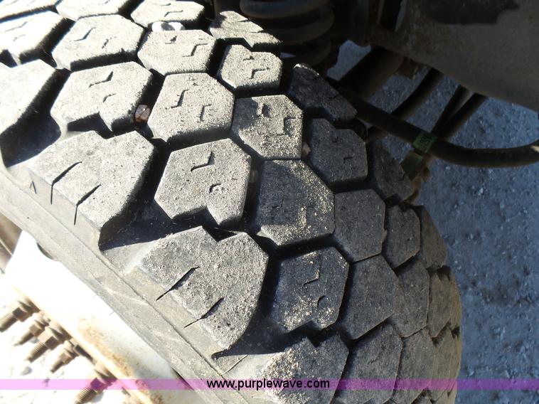 image for item AO9922 2006 Ford F550 bucket truck