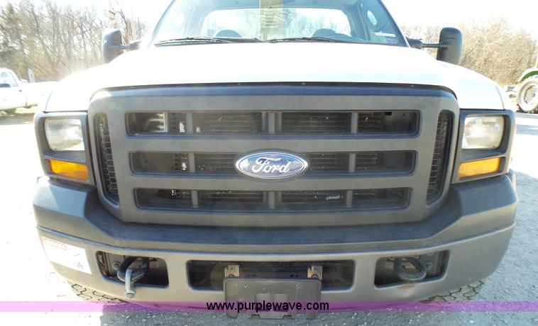 image for item AO9922 2006 Ford F550 bucket truck