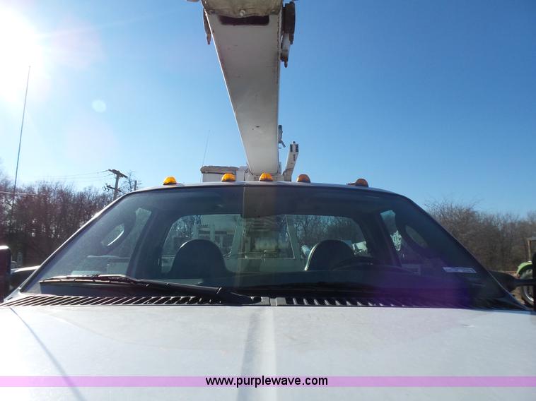 image for item AO9922 2006 Ford F550 bucket truck