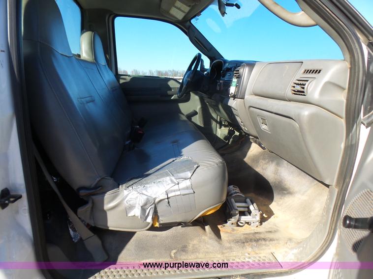 image for item AO9922 2006 Ford F550 bucket truck