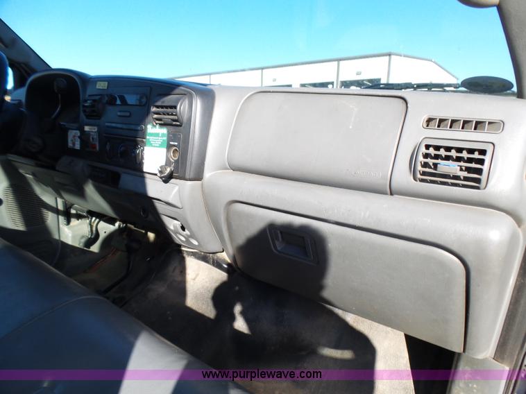 image for item AO9922 2006 Ford F550 bucket truck