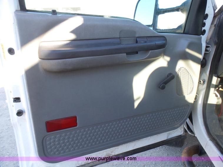 image for item AO9922 2006 Ford F550 bucket truck