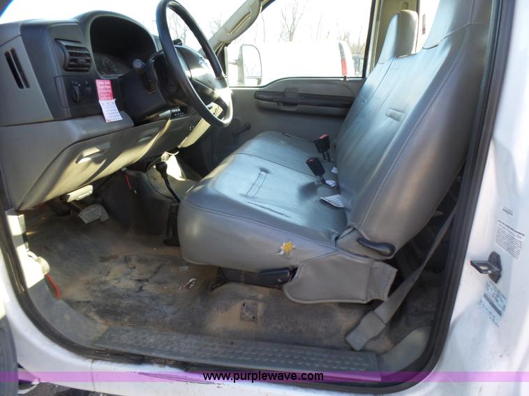 image for item AO9922 2006 Ford F550 bucket truck