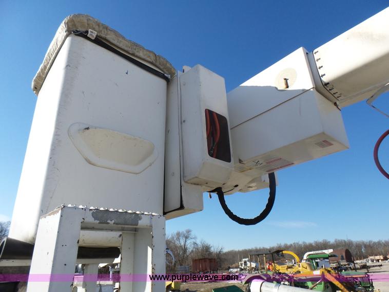 image for item AO9922 2006 Ford F550 bucket truck