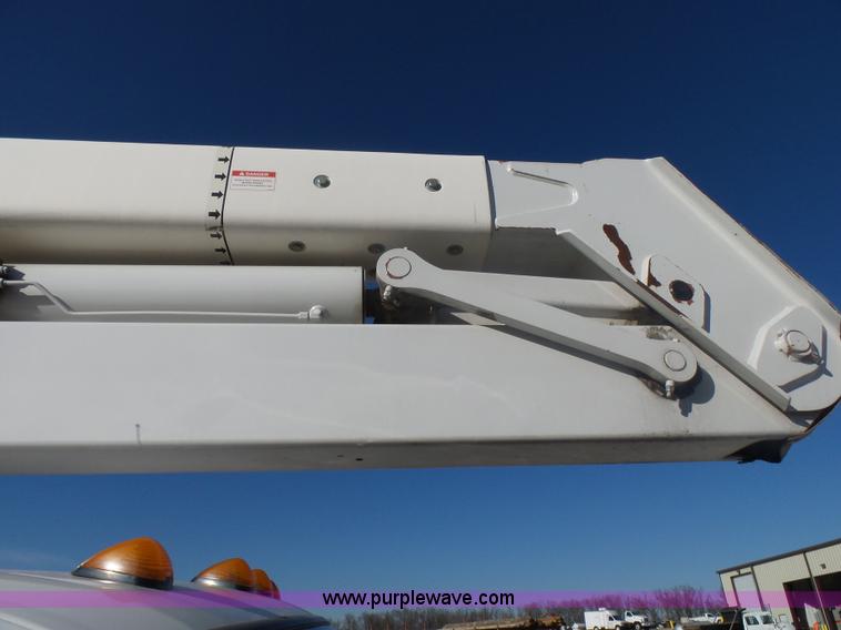 image for item AO9922 2006 Ford F550 bucket truck