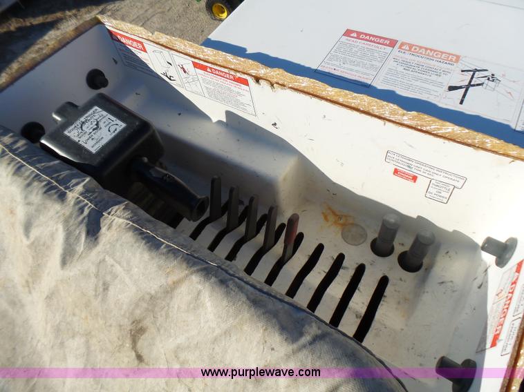 image for item AO9922 2006 Ford F550 bucket truck