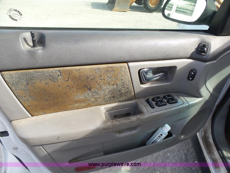 image for item AO9924 2001 Ford Taurus LX